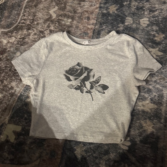 Garage Gray Rose Print Cropped T-Shirt - Picture 1 of 2